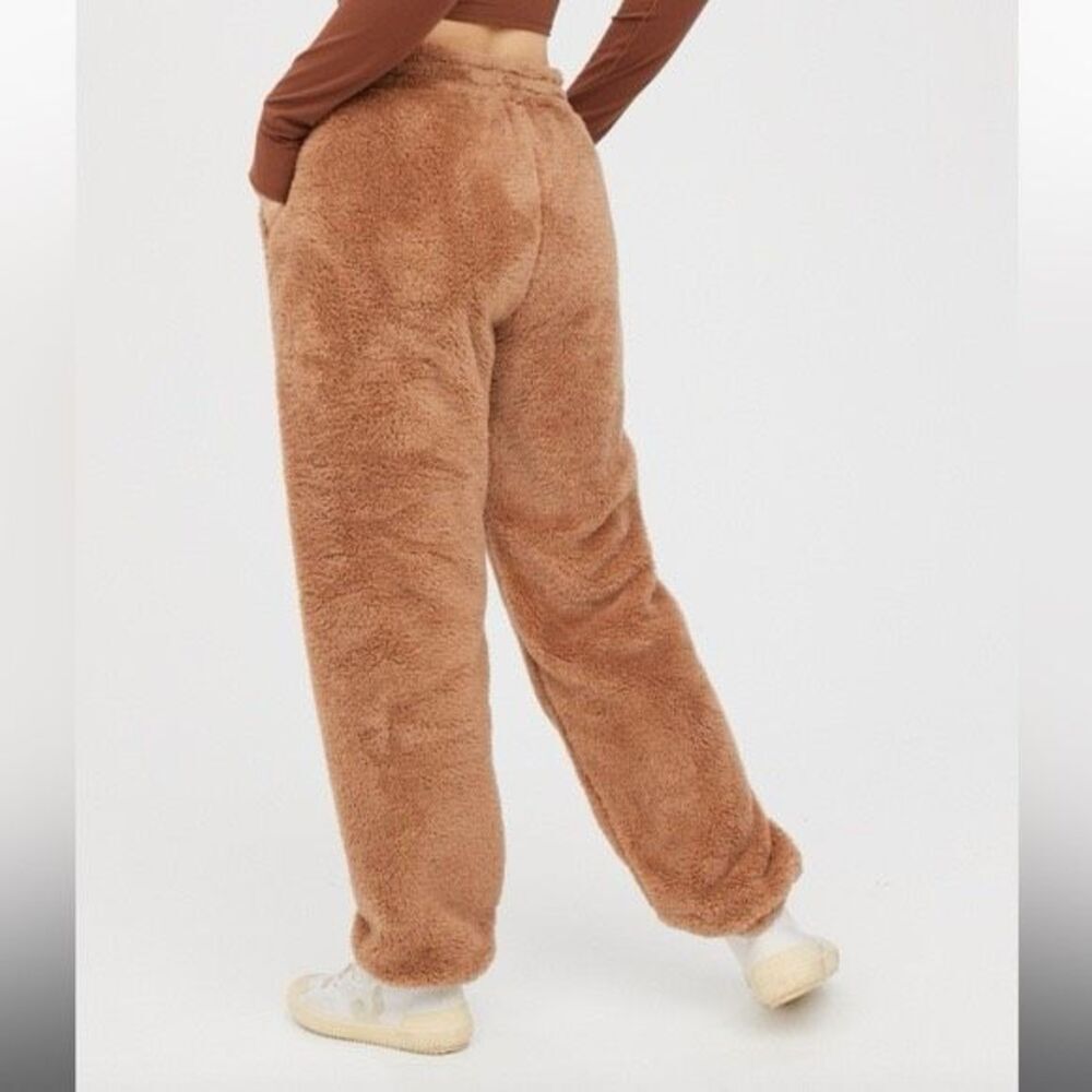 Offline By Aerie Fluffy Sherpa Jogger In Cappucci… - image 2